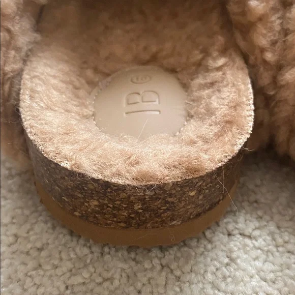 NWT! Intentionally Blank Apres Slippers - Picture 7 of 10